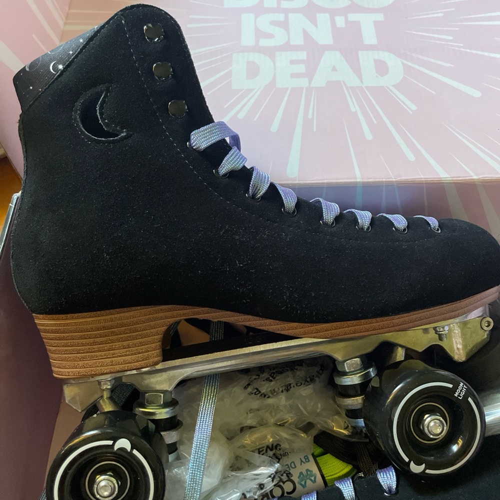 Moonlight Roller Skates - The Moon Boot Quad Roller Skates Extra Laces Jam Plugs